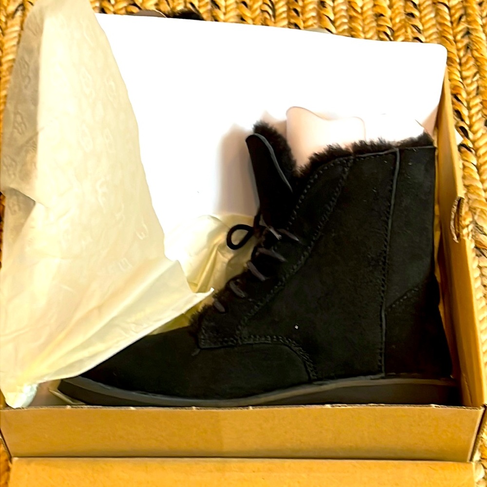 UGG Boots W Quincy - Picture 3 of 8